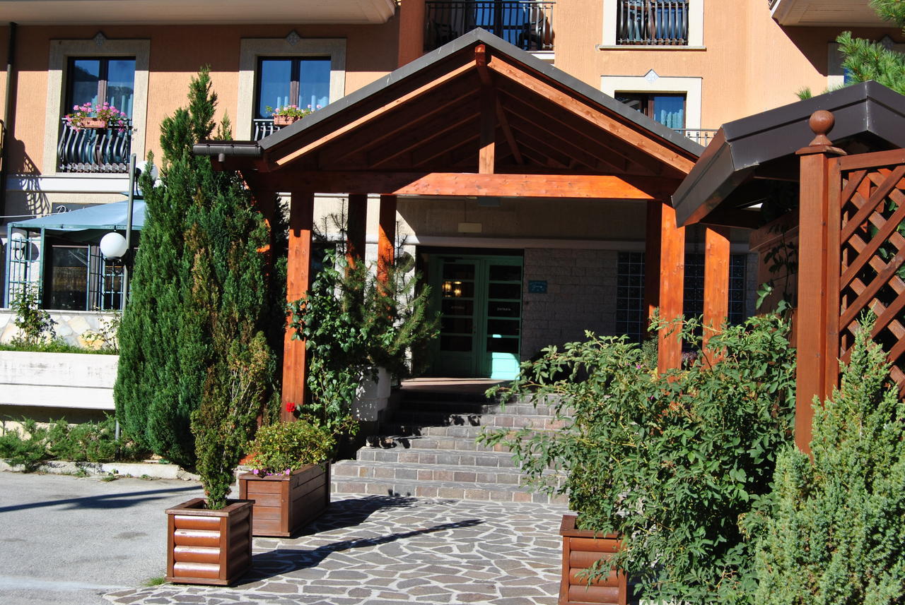 Alba Sporting Hotel Rocca di Mezzo Exterior photo